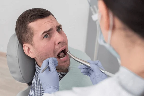 Profesionales para quitar manchas de encías