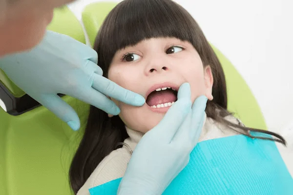 Acomodar la sonrisa en niños