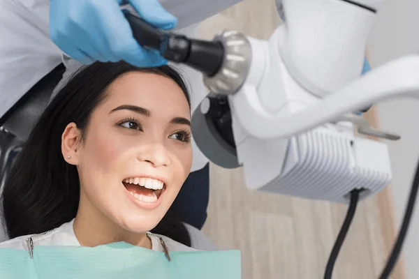 Blanqueamiento dental seguro en una clinica