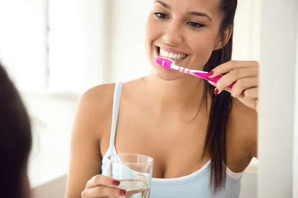 Cómo blanquear los dientes con agua oxigenada - ¿Es seguro?