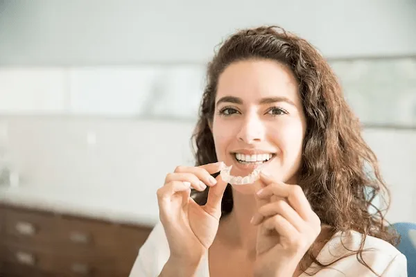 Consejos para fumadores que utilizan Invisalign