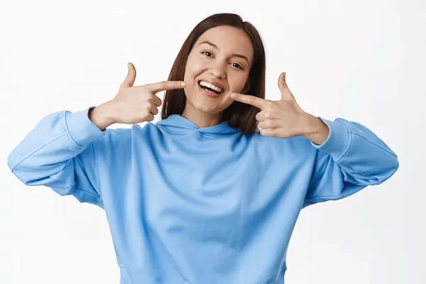 Los Beneficios de una Sonrisa con Dientes Sanos