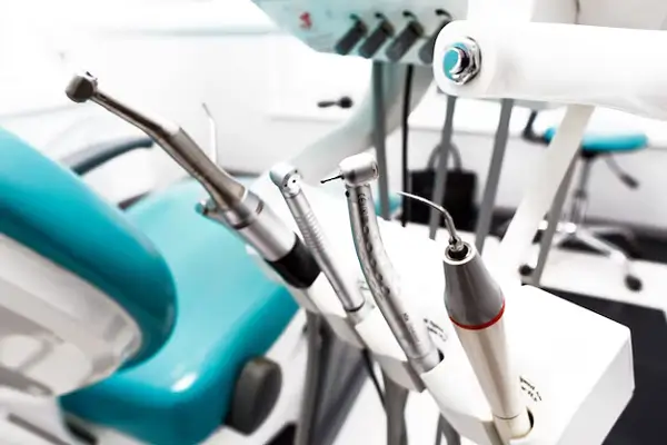 Compra y venta de mircro tornillos dentales