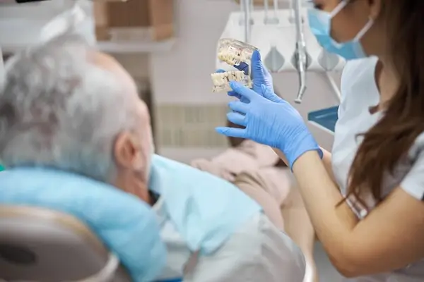 Elección entre implante o puente dental