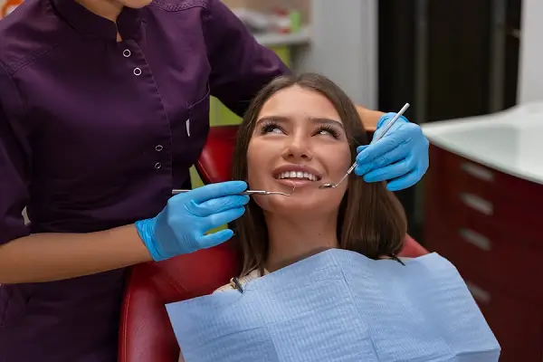 Elegir entre la ortodoncia y las carillas dentales