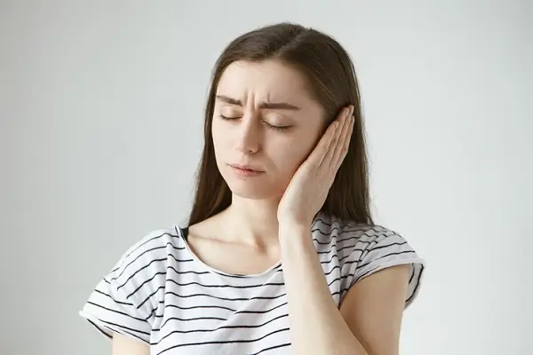 Qué es la inflamación mandibular debajo del oído