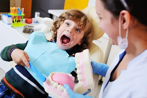 Cómo cuidar los dientes definitivos en niños
