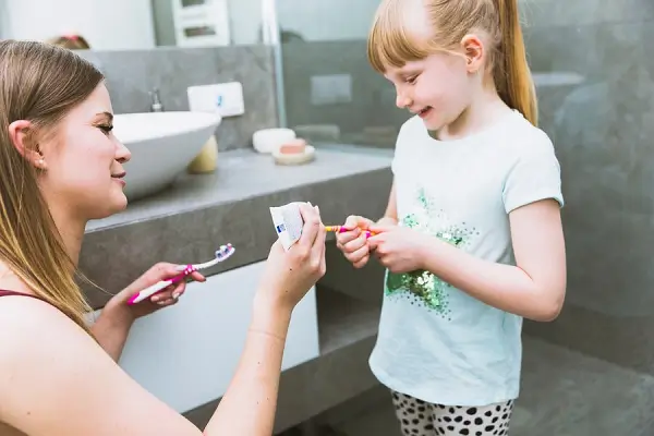 Cómo limpiar los dientes adecuadamente