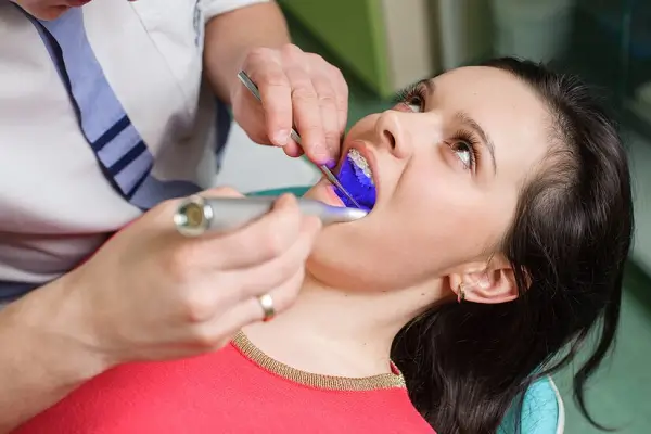 Consulta con un dentista la importancia de la férula de descarga