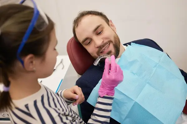 Descubre si la férula de descarga mueve los dientes