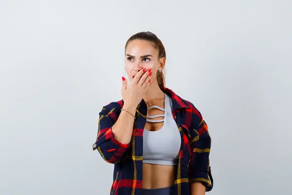 ¿El Coronavirus puede causar hinchazón en los labios?