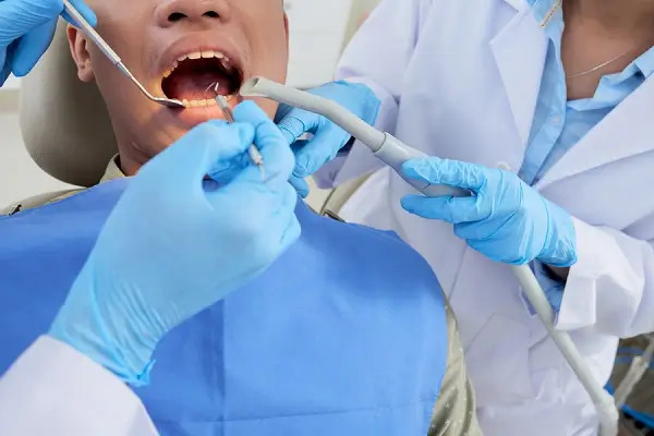 Guía completa para combatir los dientes erosionados