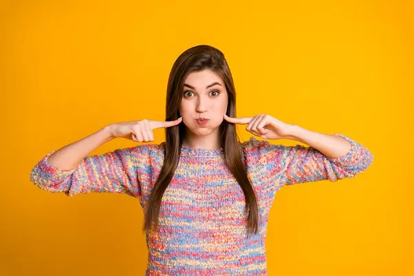 Guía para eliminar el amarillo de los empastes dentales