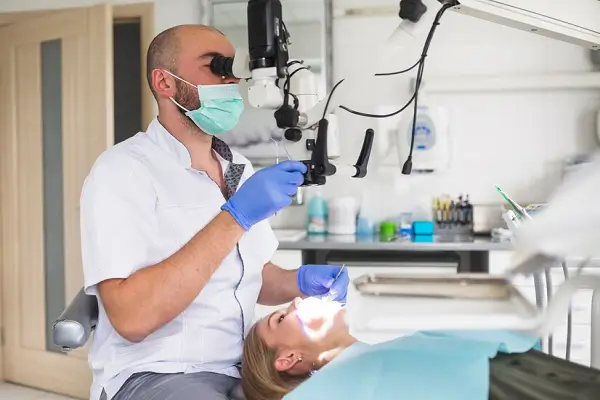 Transforma tu sonrisa con implantes dentales en un día