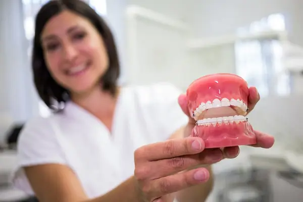 Cómo ahorrar en la adquisición de prótesis dentales flexibles