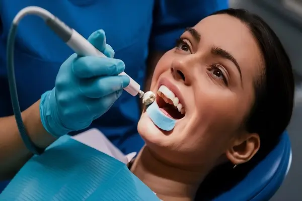 Famosos que han enfrentado la periodontitis